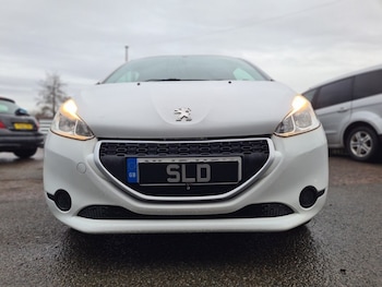 Used Peugeot 208 2013 for sale - 77213190: Photo