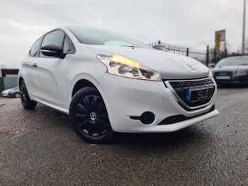 Used Peugeot 208 2013 for sale - 77213190: Photo