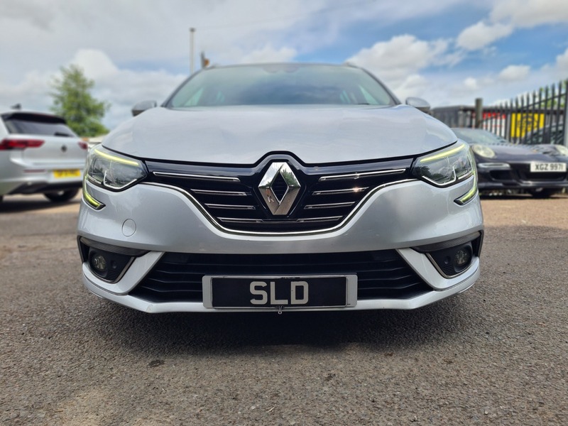 Used Renault Megane 2017 for sale - 76884600: Photo 2