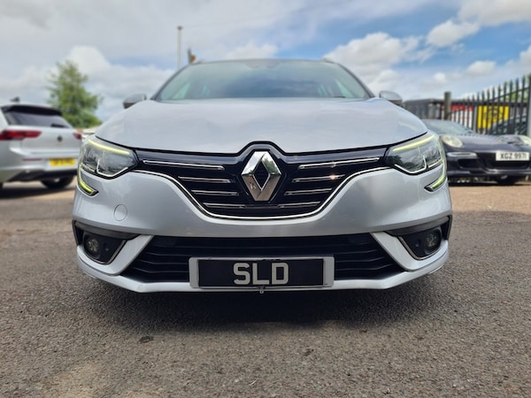 Used Renault Megane 2017 for sale - 74884855: Photo 2