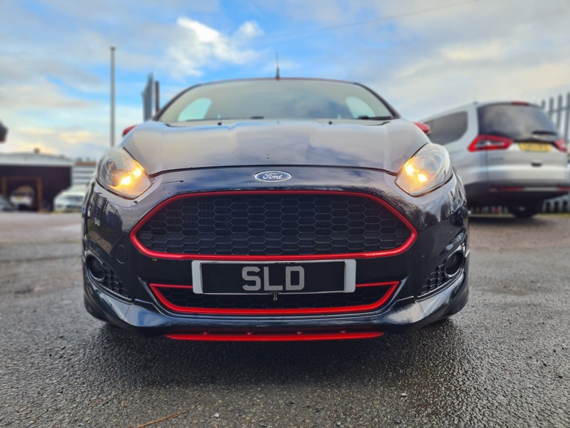 Used Ford Fiesta 2015 for sale - 77356916: Photo 2