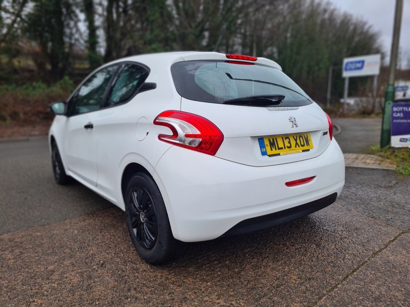 Used Peugeot 208 2013 for sale - 77276996: Photo 8
