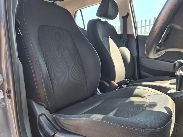 Used Hyundai i10 2017 for sale - 75098529: Photo 9