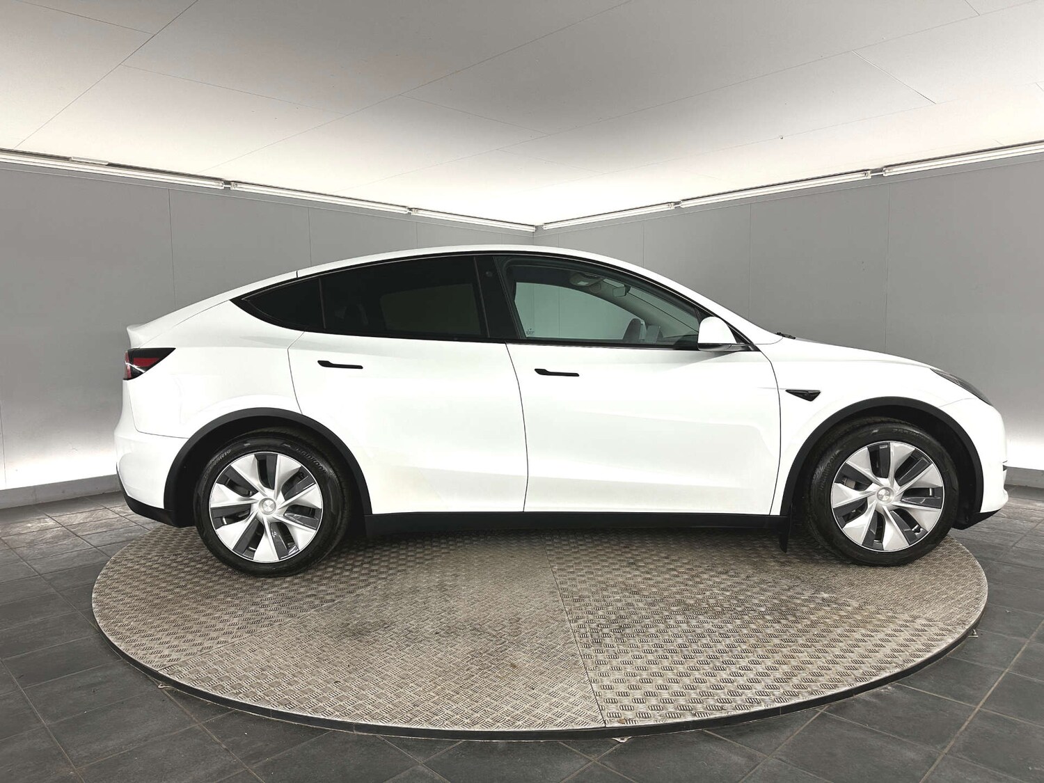 Used Tesla Model Y 2023 for sale - 77759672: Photo 8
