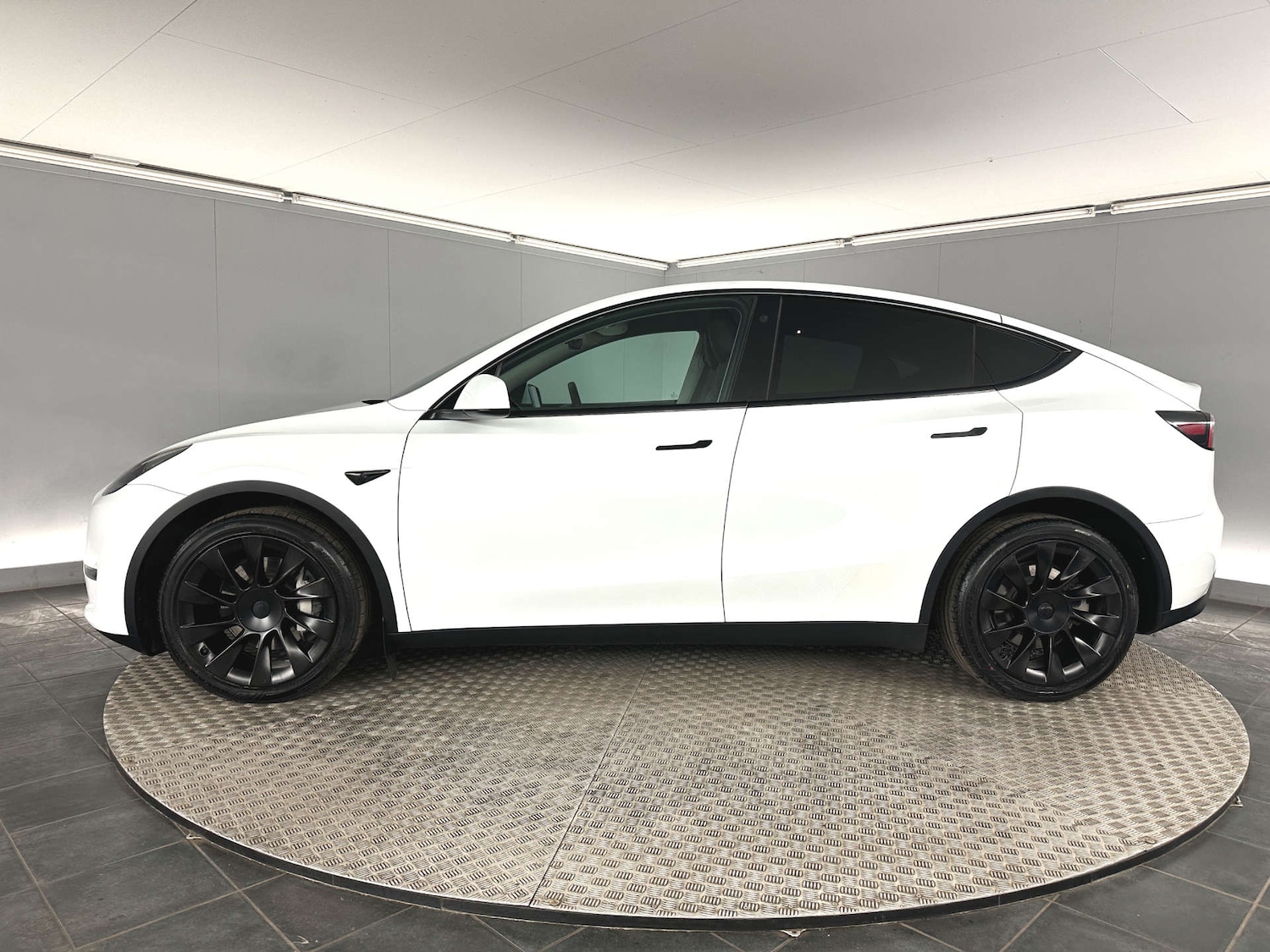Used Tesla Model Y 2023 for sale - 77590740: Photo 4