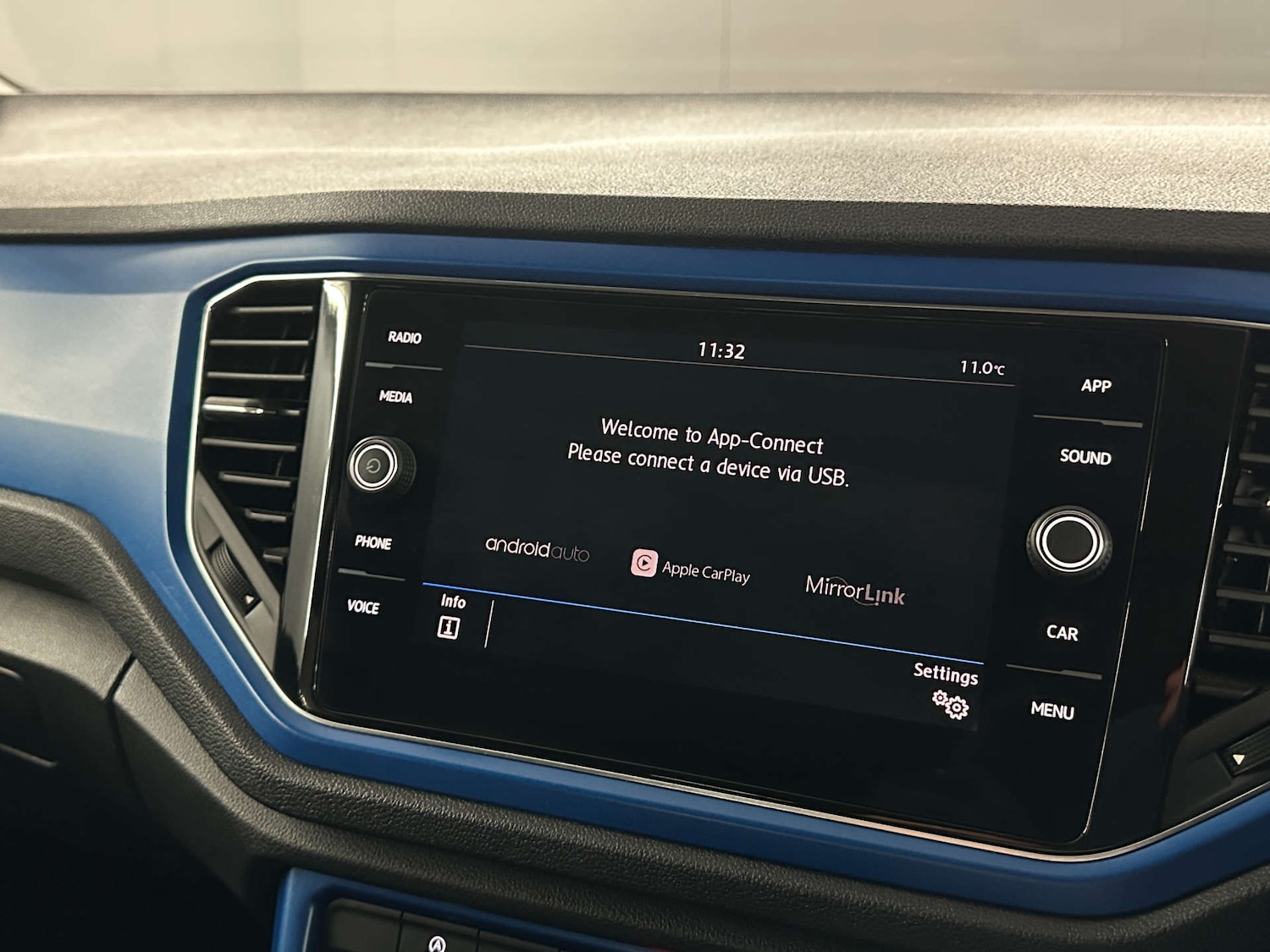 Used Volkswagen T-Roc 2020 for sale - 77590815: Photo 2