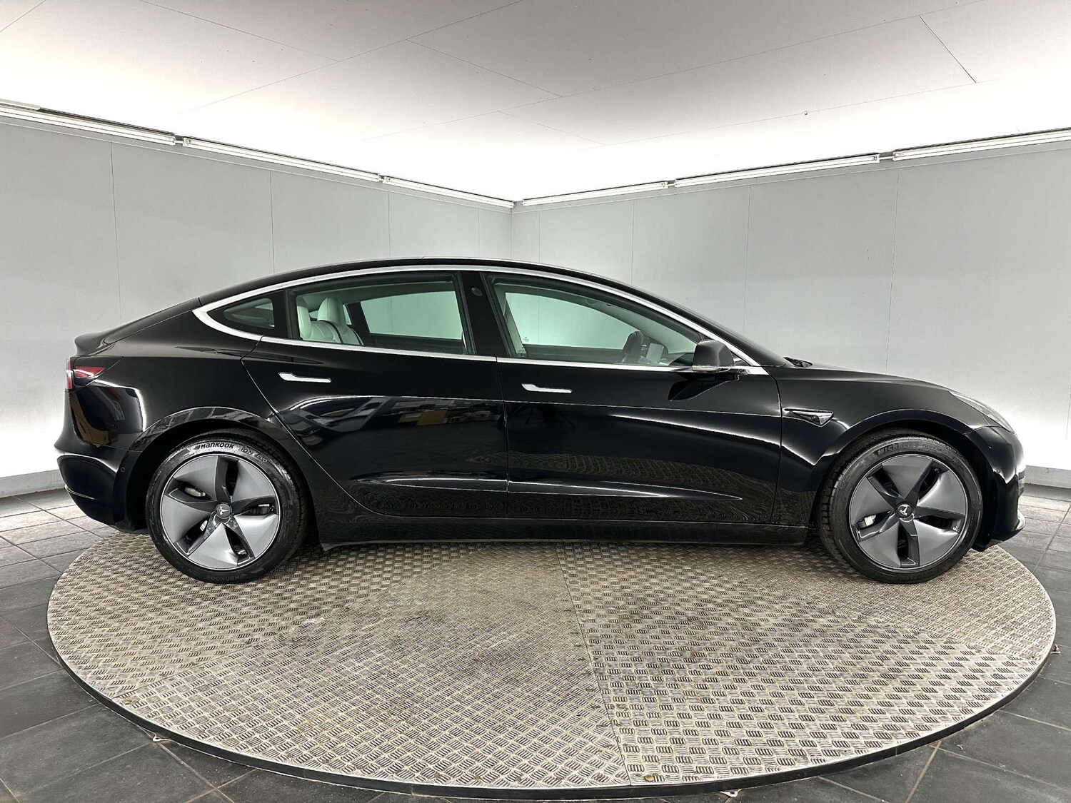 Used Tesla Model 3 2019 for sale - 77590799: Photo 11