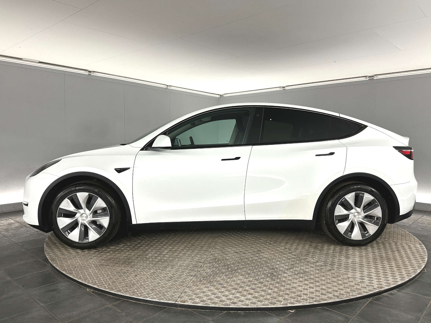 Used Tesla Model Y 2023 for sale - 77609362: Photo 4
