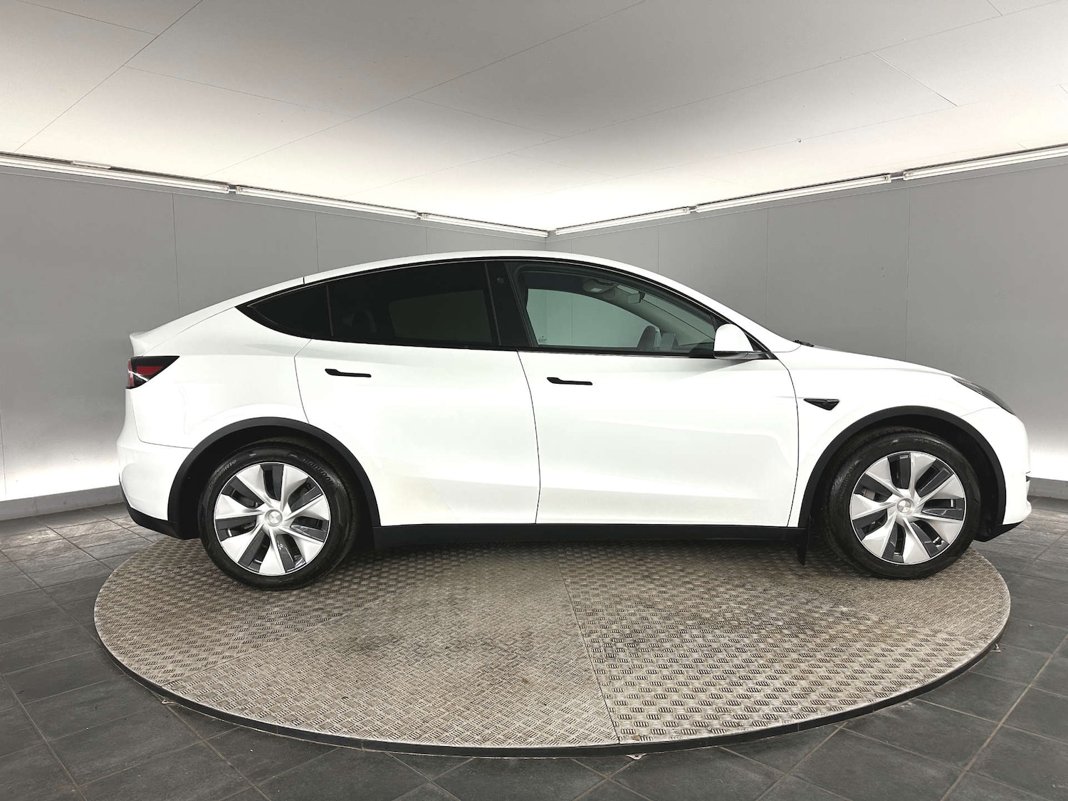 Used Tesla Model Y 2023 for sale - 77609362: Photo 8