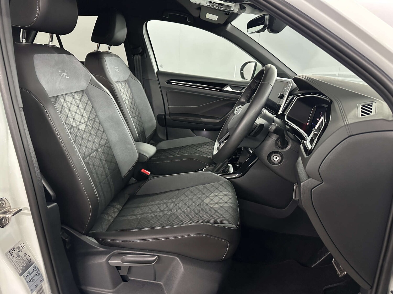 Used Volkswagen T-Roc 2024 for sale - 77759649: Photo 10