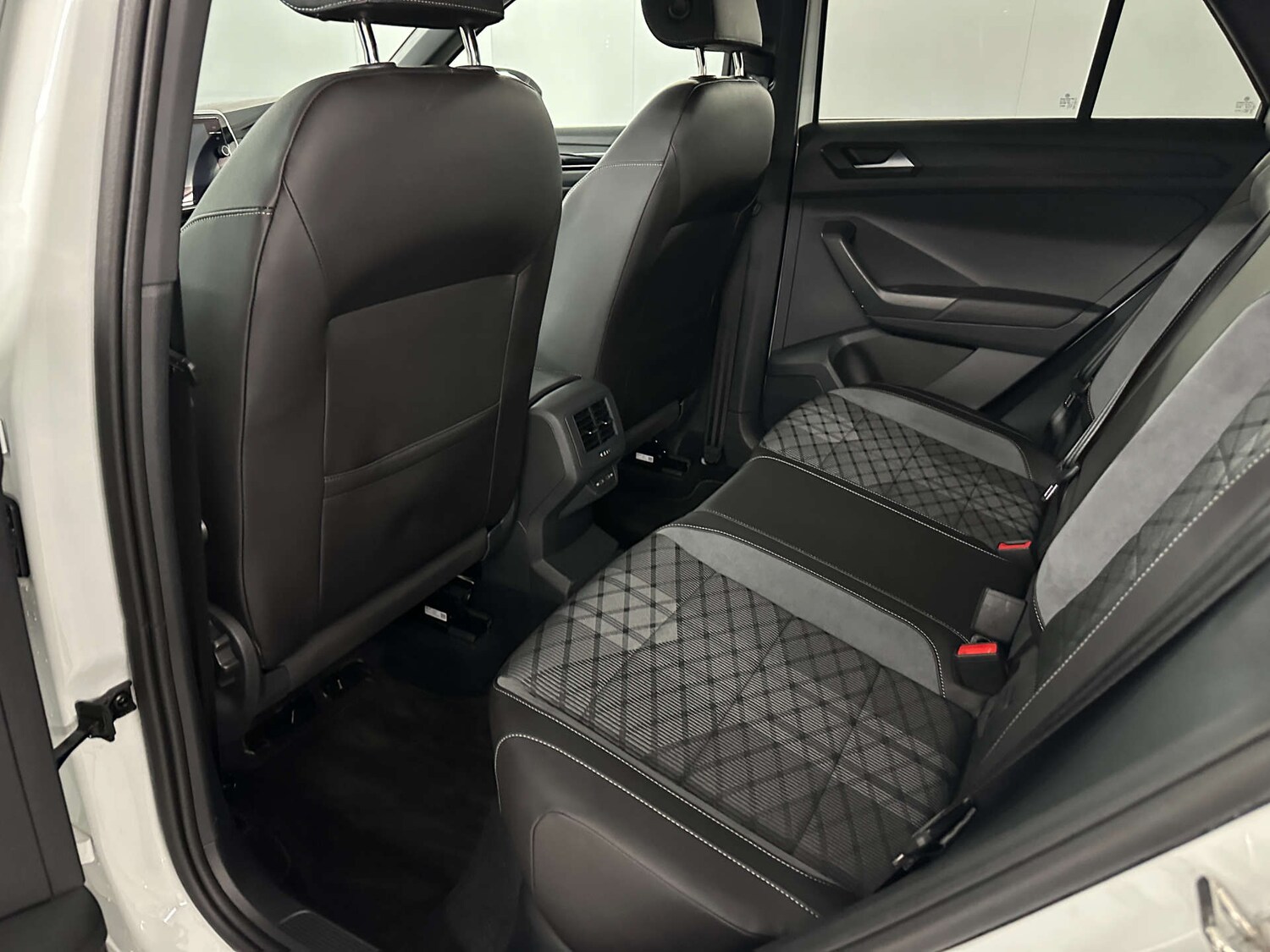 Used Volkswagen T-Roc 2024 for sale - 77759649: Photo 13