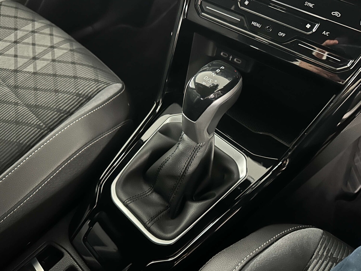 Used Volkswagen T-Roc 2024 for sale - 77759649: Photo 19