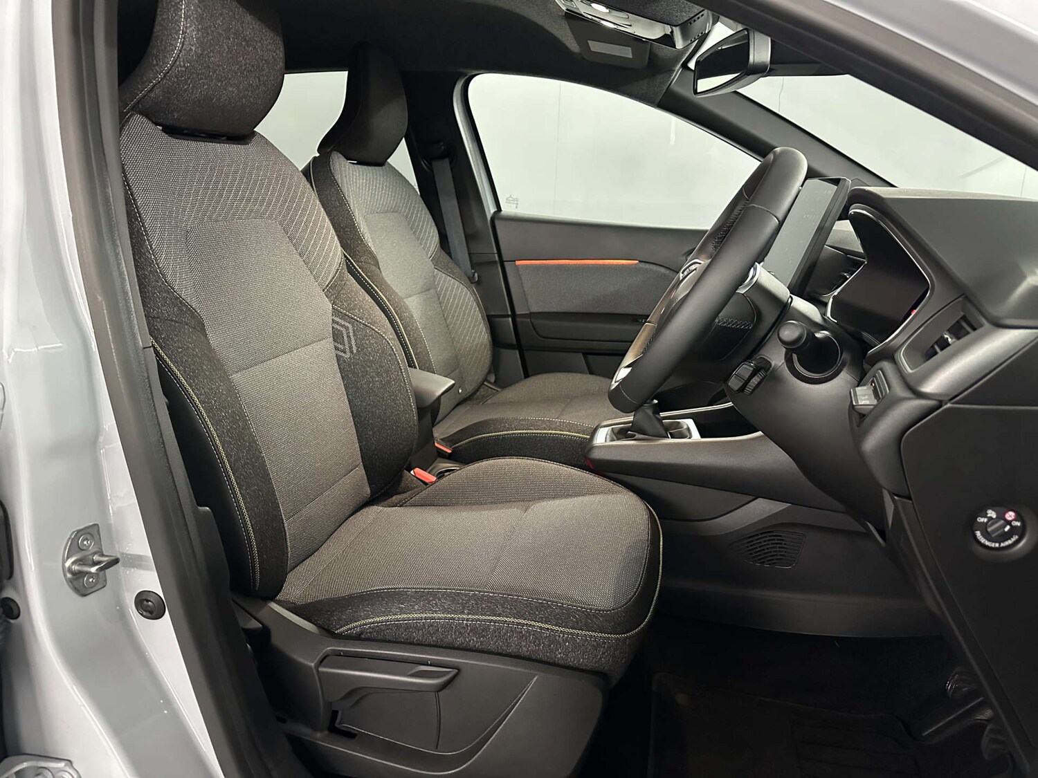 Used Renault Captur 2025 for sale - 77590779: Photo 13