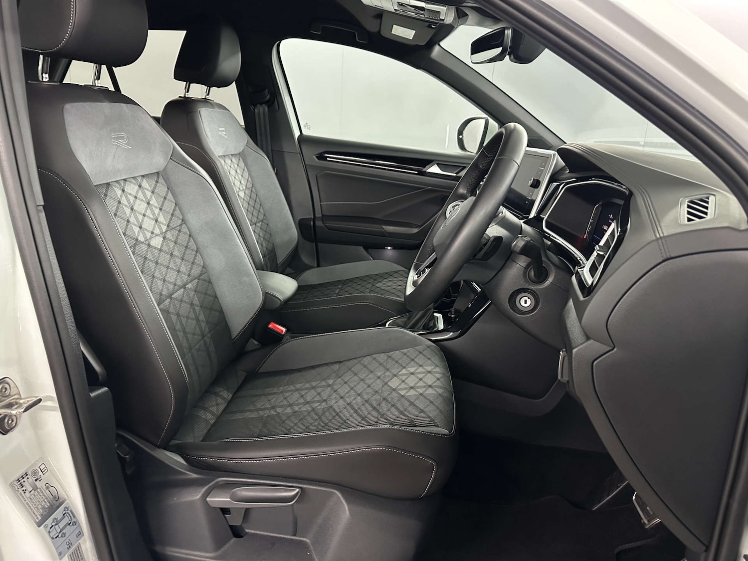 Used Volkswagen T-Roc 2024 for sale - 77590712: Photo 10