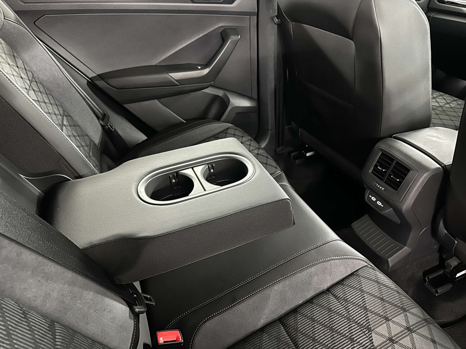 Used Volkswagen T-Roc 2024 for sale - 77590712: Photo 14