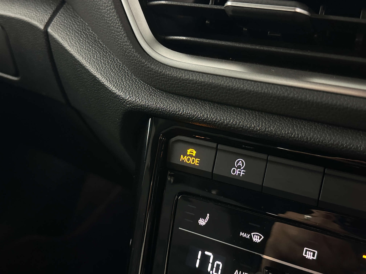 Used Volkswagen T-Roc 2024 for sale - 77590712: Photo 35