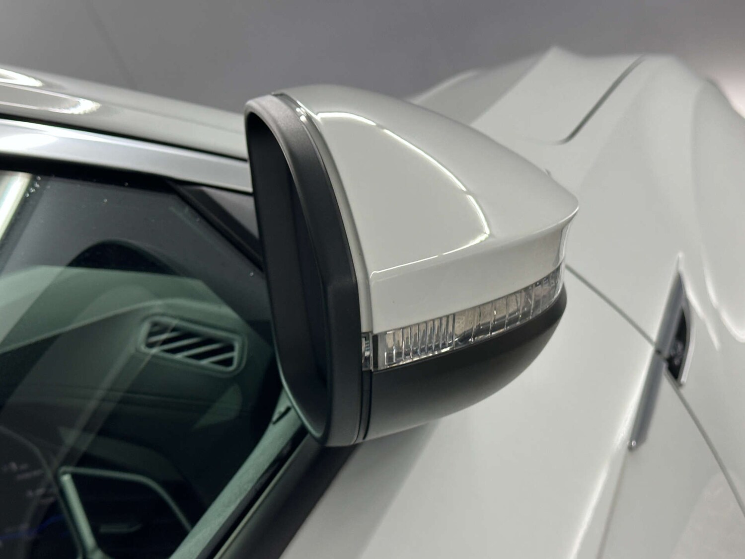 Used Volkswagen T-Roc 2024 for sale - 77590712: Photo 39