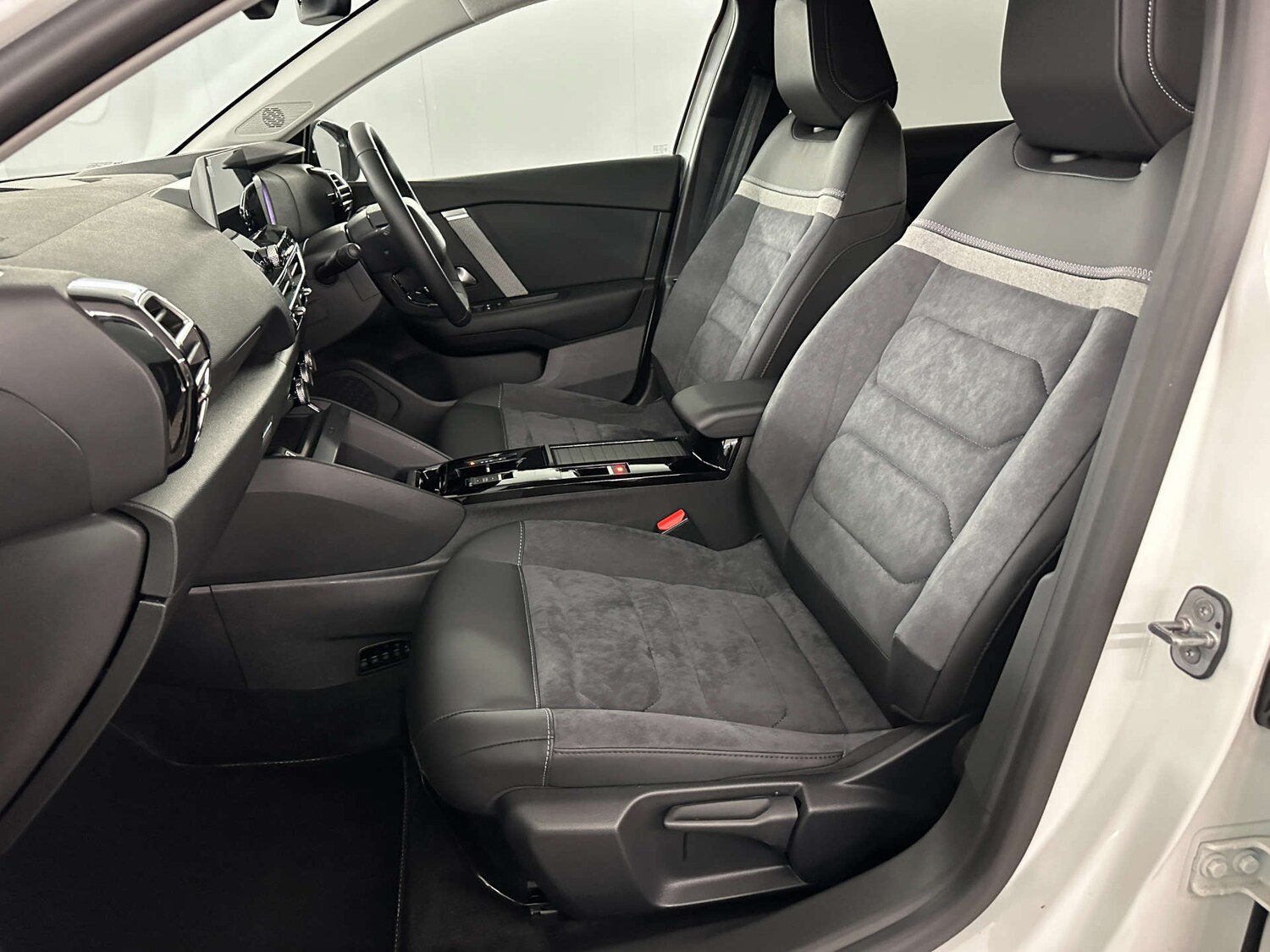 Used Citroen C4 2024 for sale - 77590812: Photo 12