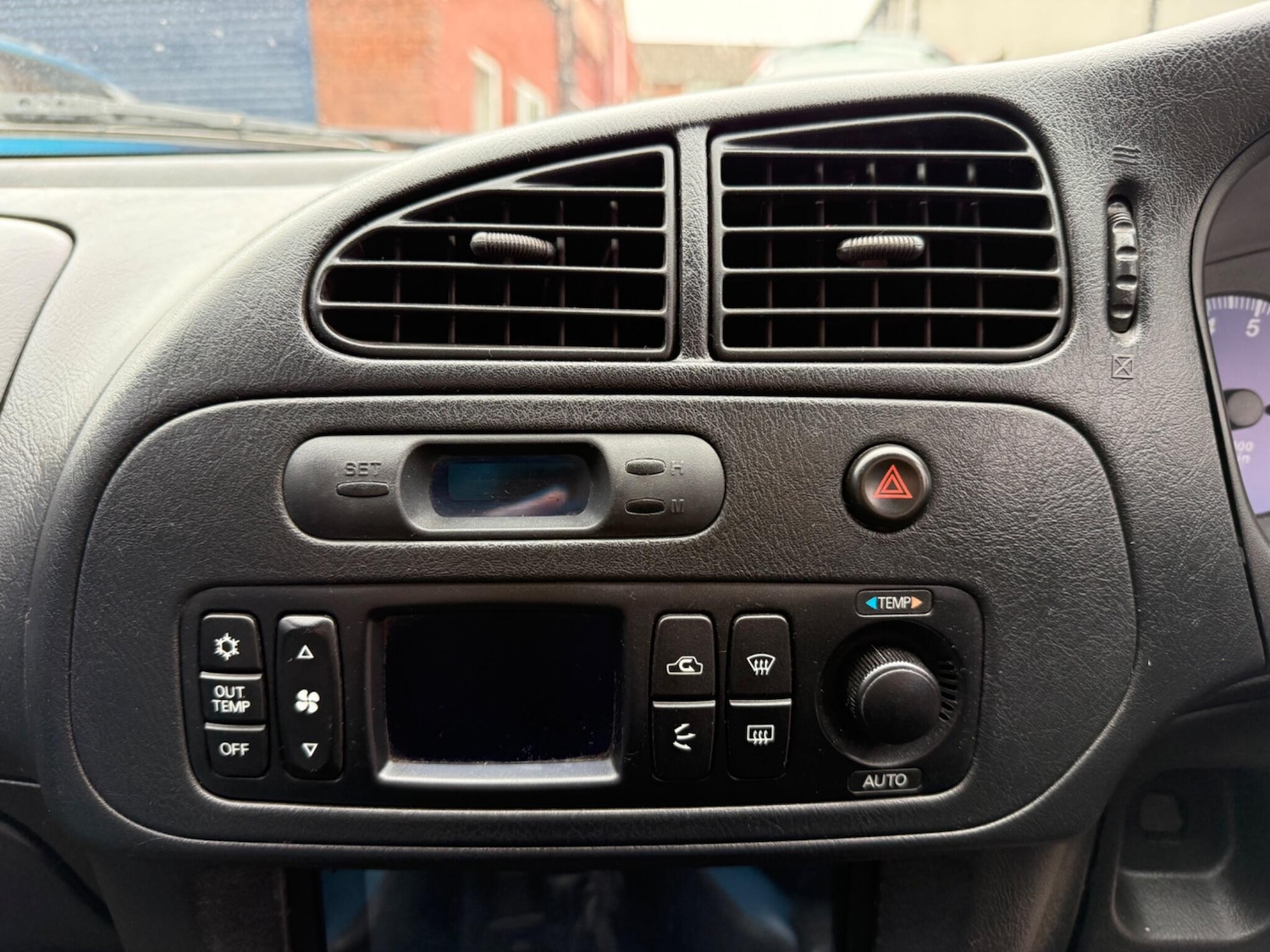 Used Mitsubishi Lancer 2001 for sale - 76200121: Photo 15