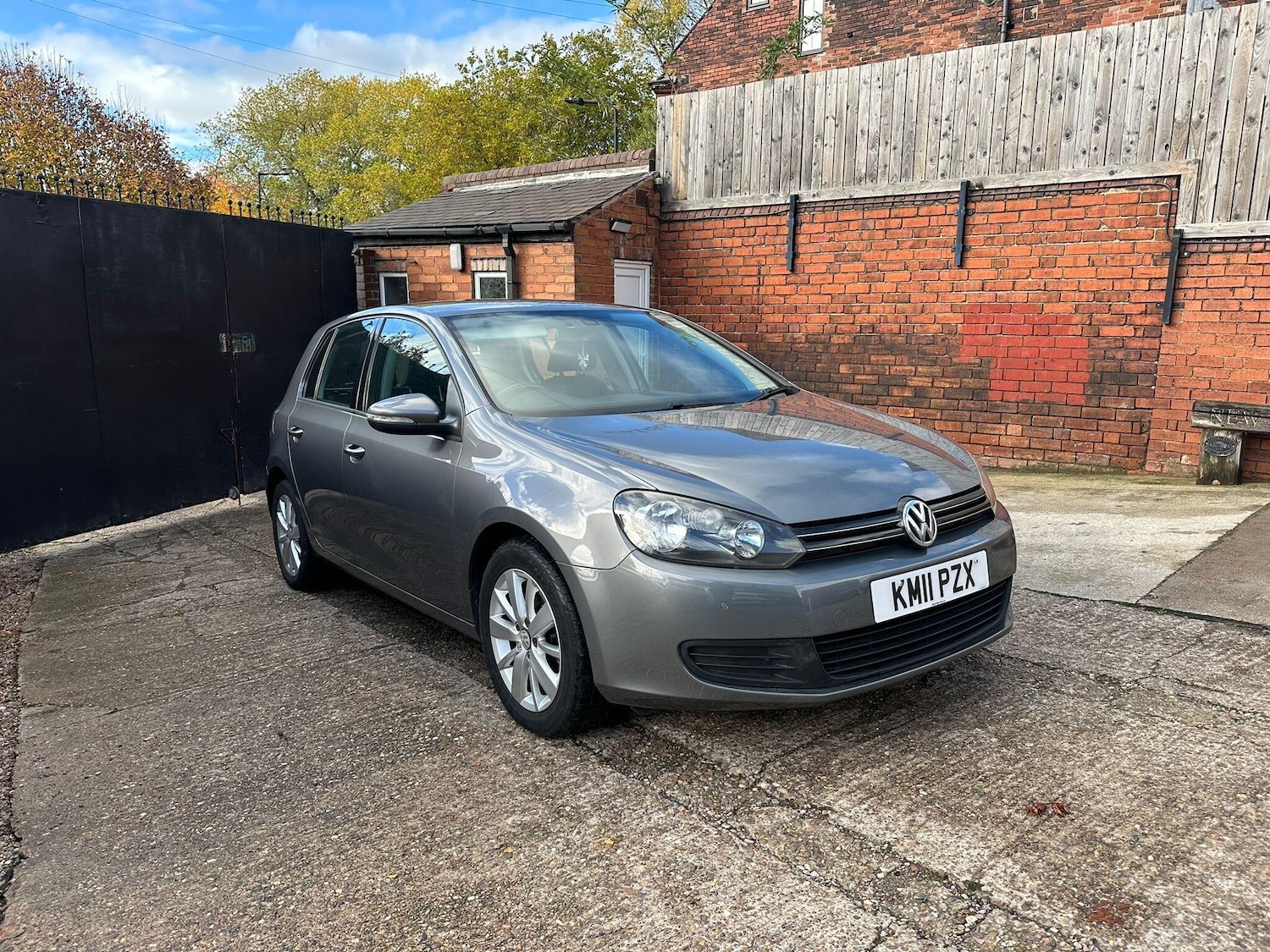 Used Volkswagen Golf 2011 for sale - 76336581: Photo 1