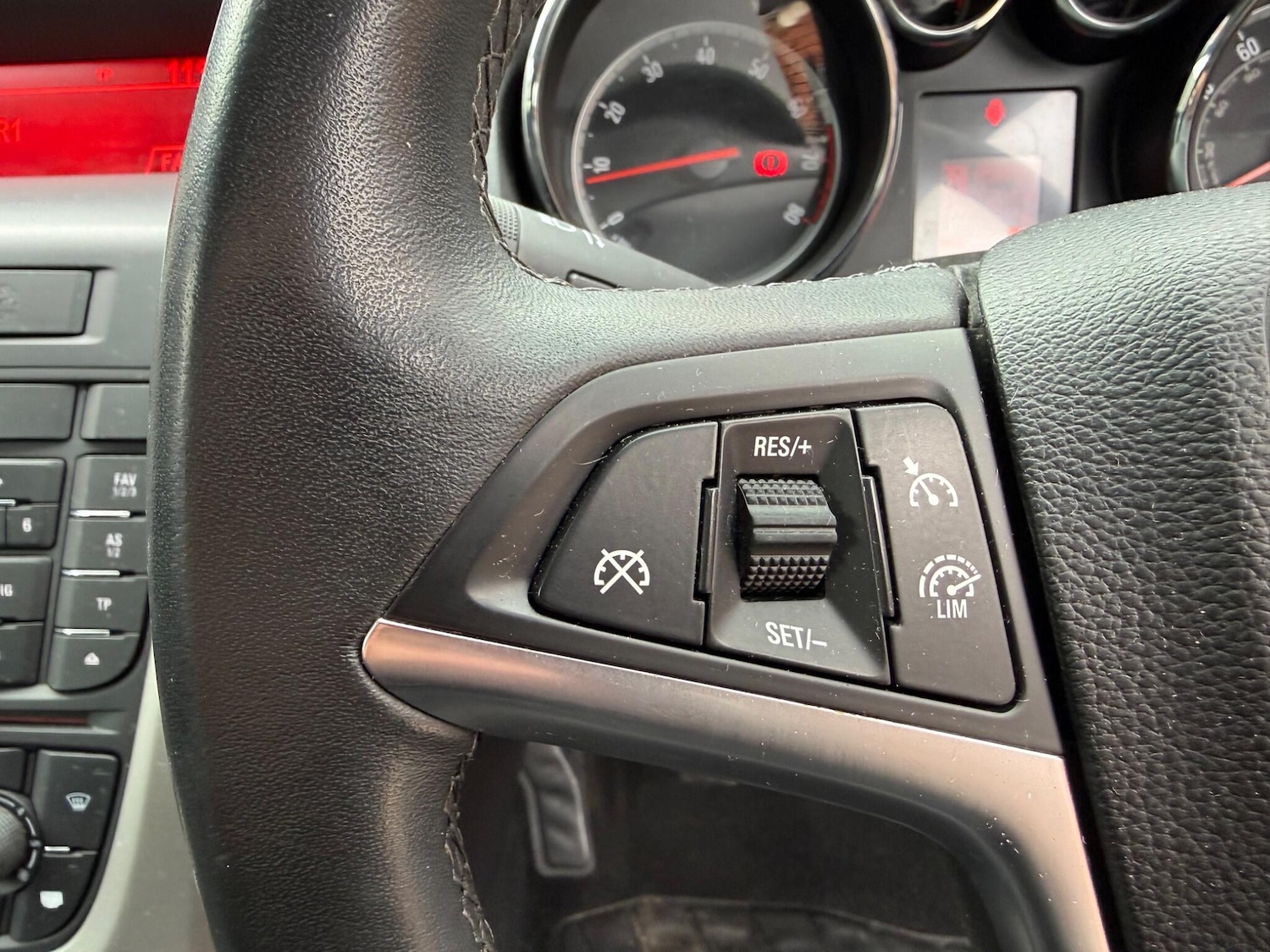 Used Vauxhall Astra 2013 for sale - 78058598: Photo 14