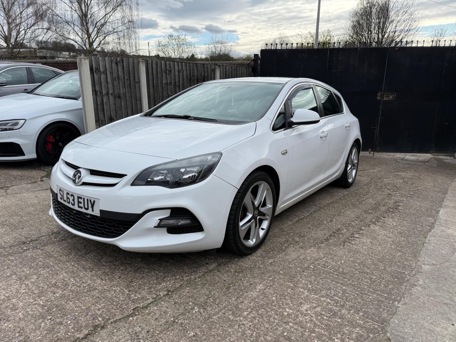 Used Vauxhall Astra 2013 for sale - 78058598: Photo 3