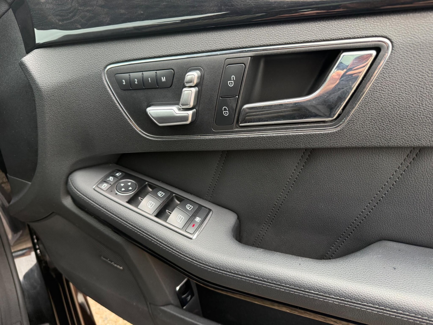 Used Mercedes-Benz E Class 2010 for sale - 77924892: Photo 24