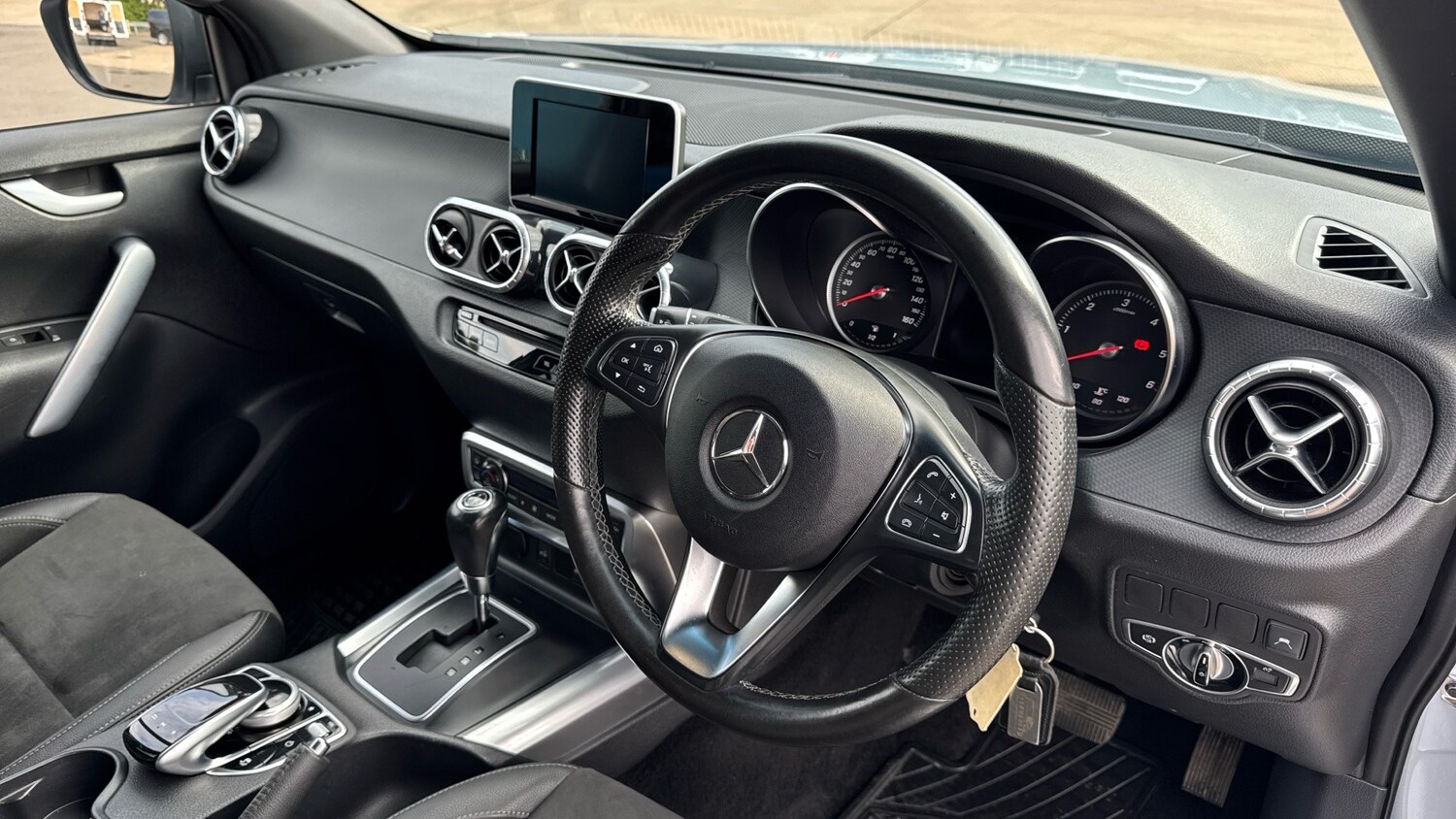 Used Mercedes-Benz X-Class 2019 for sale - 76156891: Photo 11