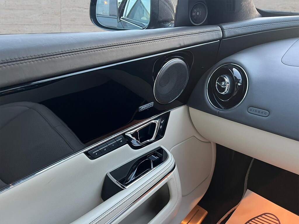 Used Jaguar XJ 2016 for sale - 76358287: Photo 14