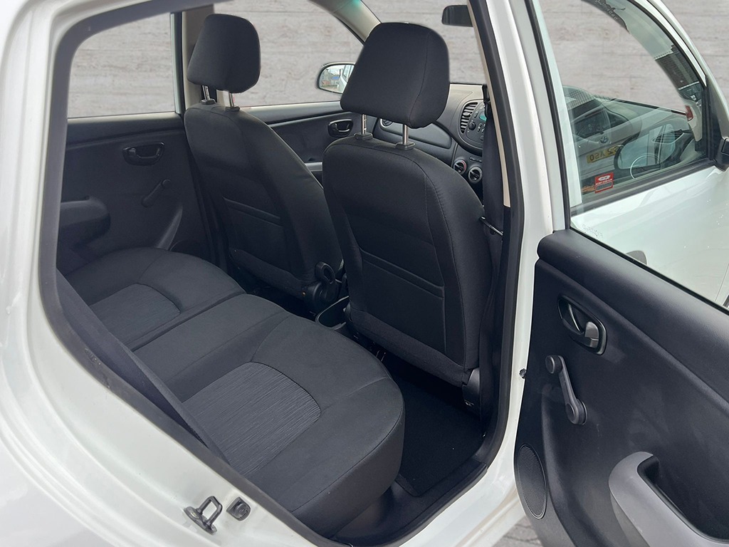 Used Hyundai i10 2013 for sale - 77053136: Photo 12