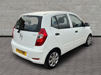 Used Hyundai i10 2013 for sale - 77053136: Photo