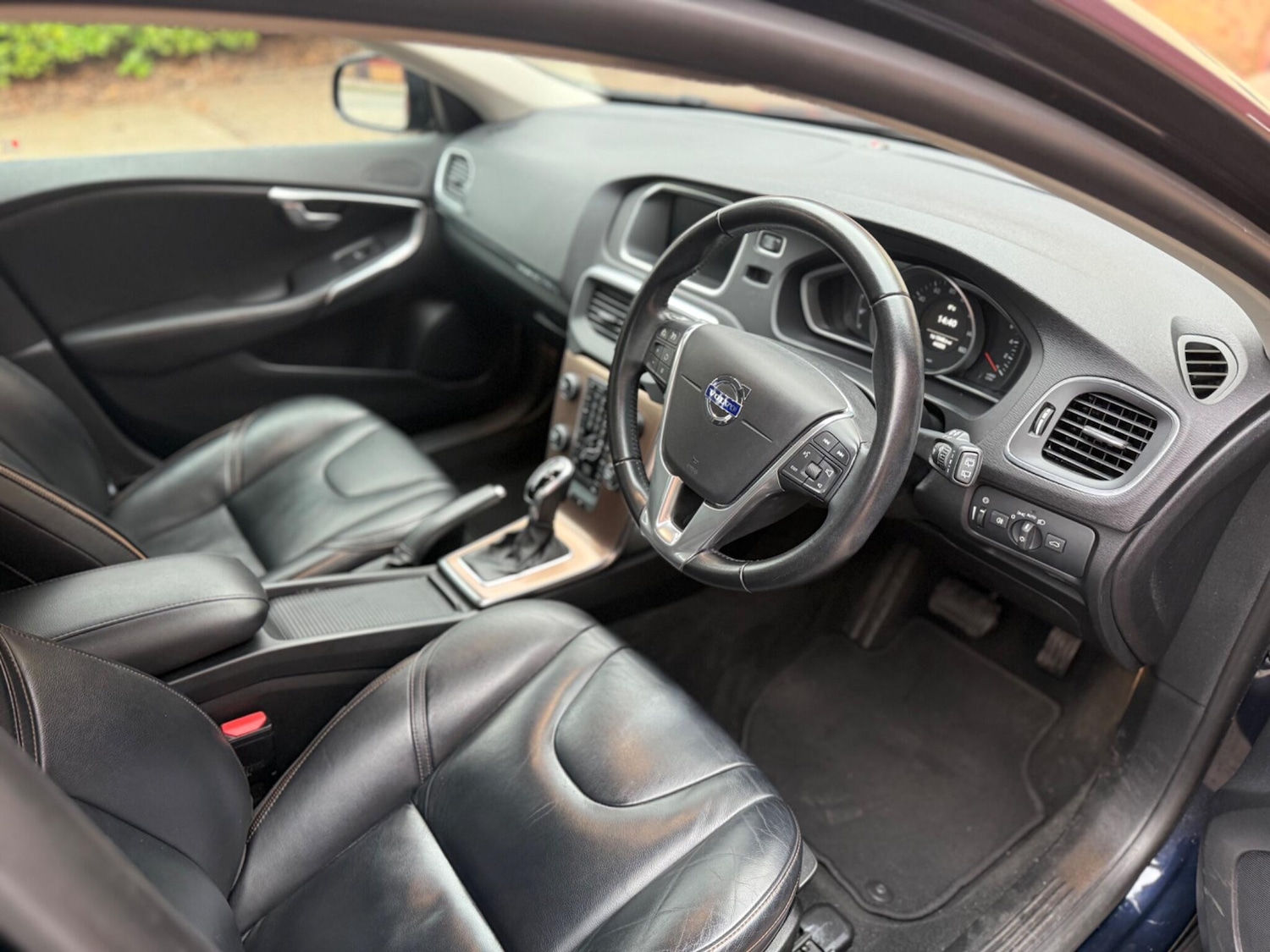 Used Volvo V40 2016 for sale - 77205065: Photo 2