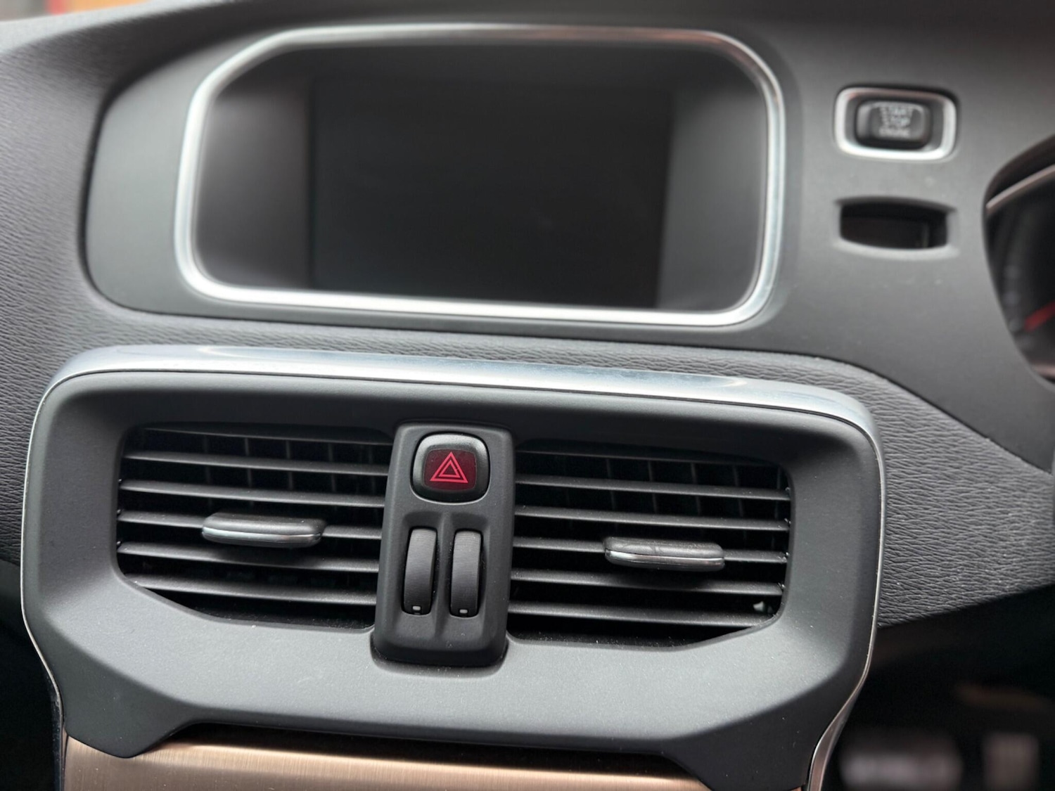 Used Volvo V40 2016 for sale - 77205065: Photo 26