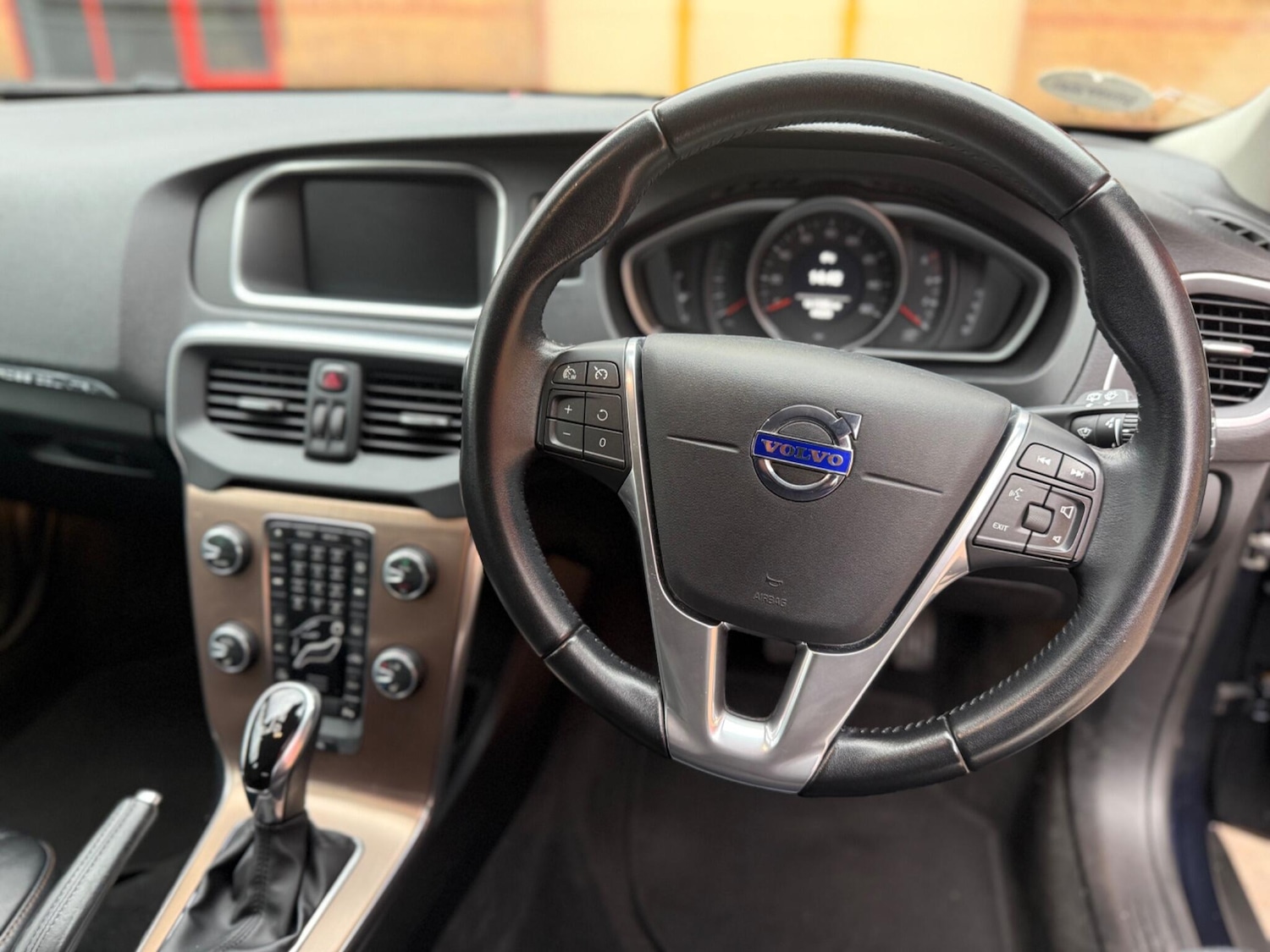 Used Volvo V40 2016 for sale - 77205065: Photo 34