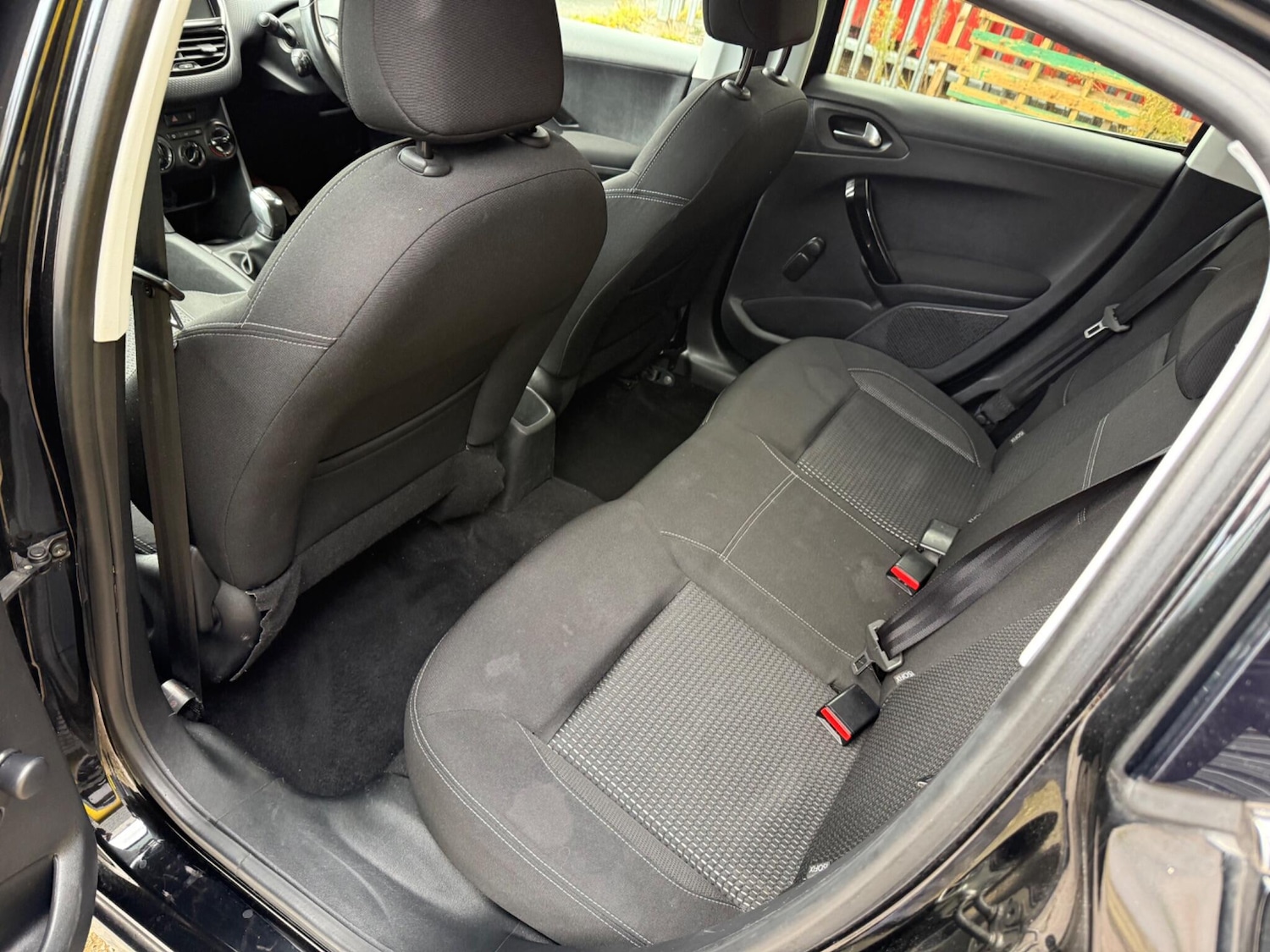 Used Peugeot 208 2017 for sale - 77205071: Photo 24