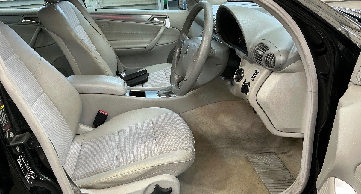 Used Mercedes-Benz C Class 2005 for sale - 77750081: Photo 2