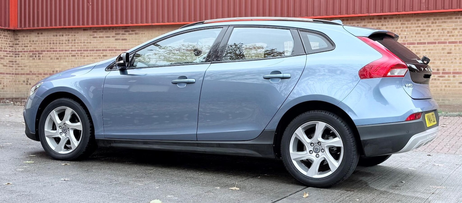 Used Volvo V40 2014 for sale - 76484503: Photo 10