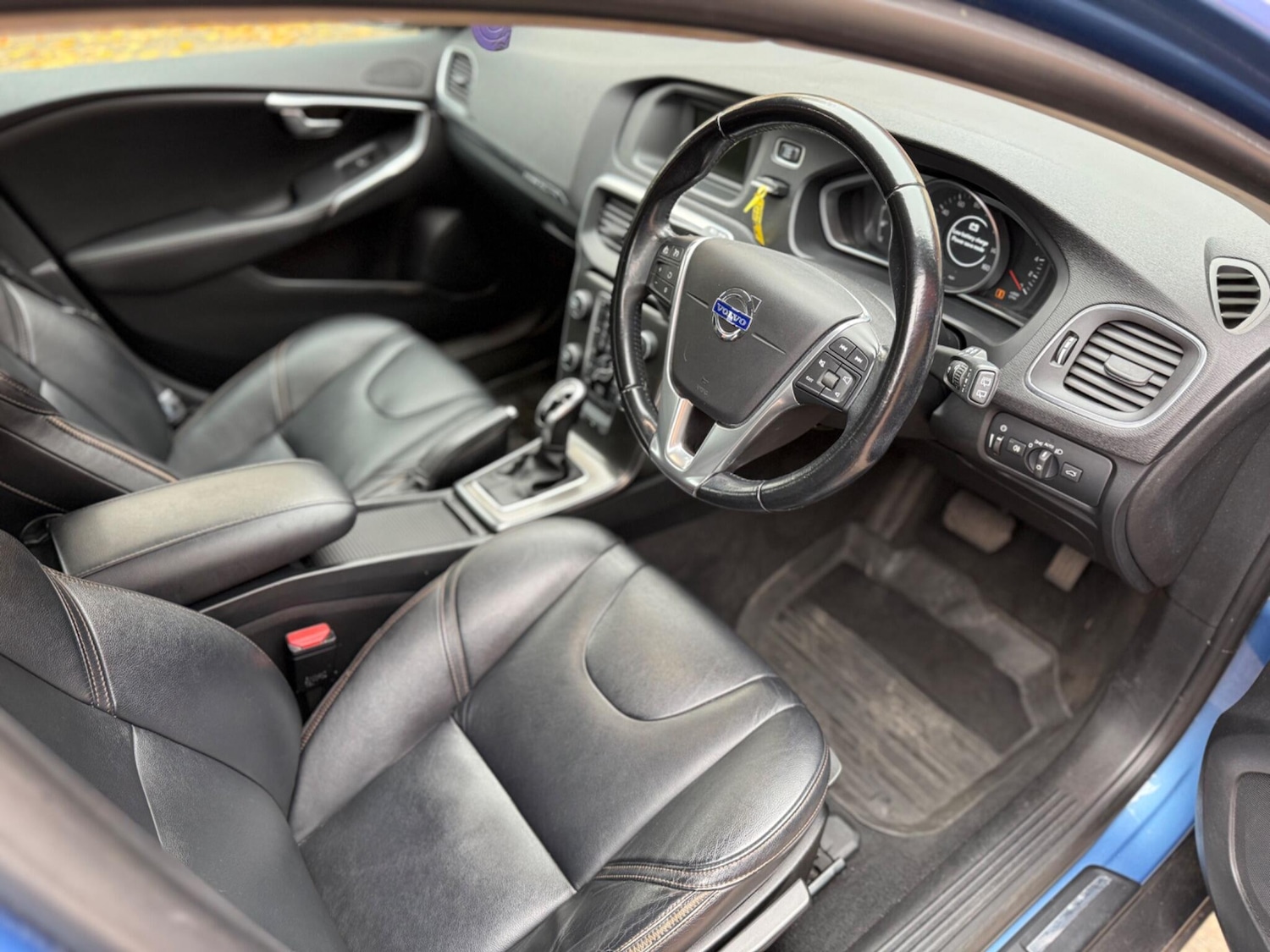 Used Volvo V40 2014 for sale - 76484503: Photo 2