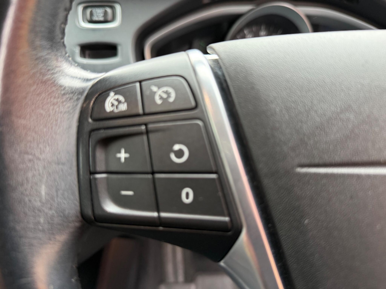 Used Volvo V40 2014 for sale - 76484503: Photo 27