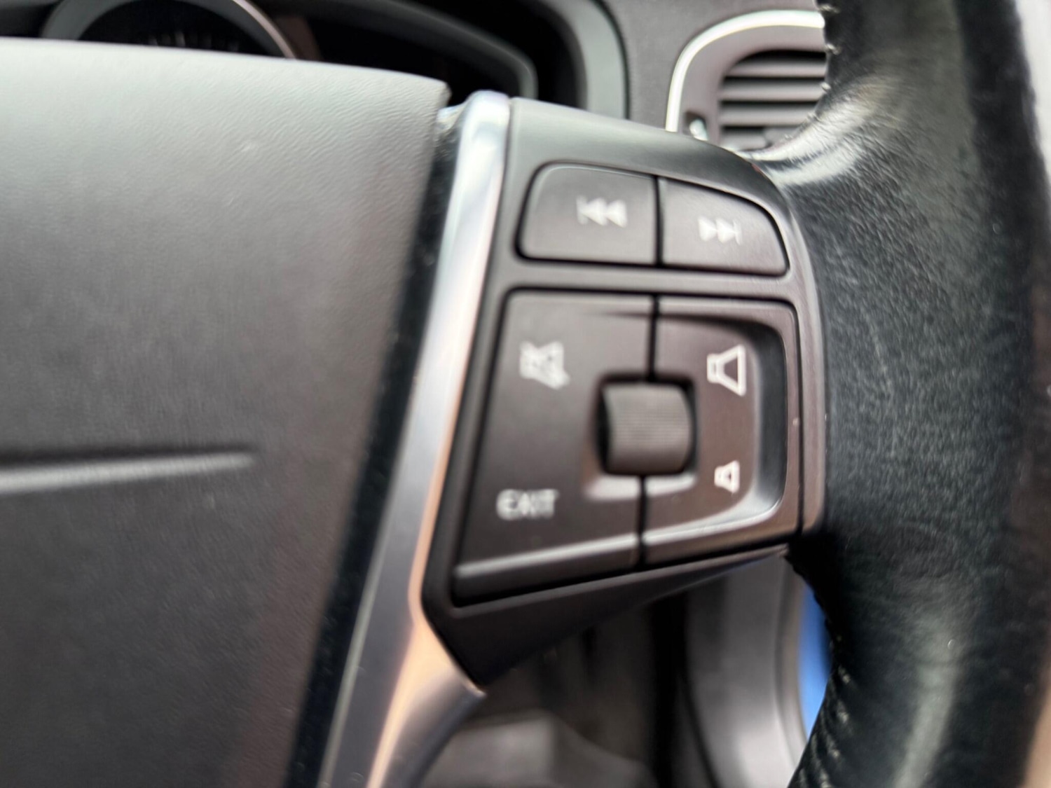 Used Volvo V40 2014 for sale - 76484503: Photo 28