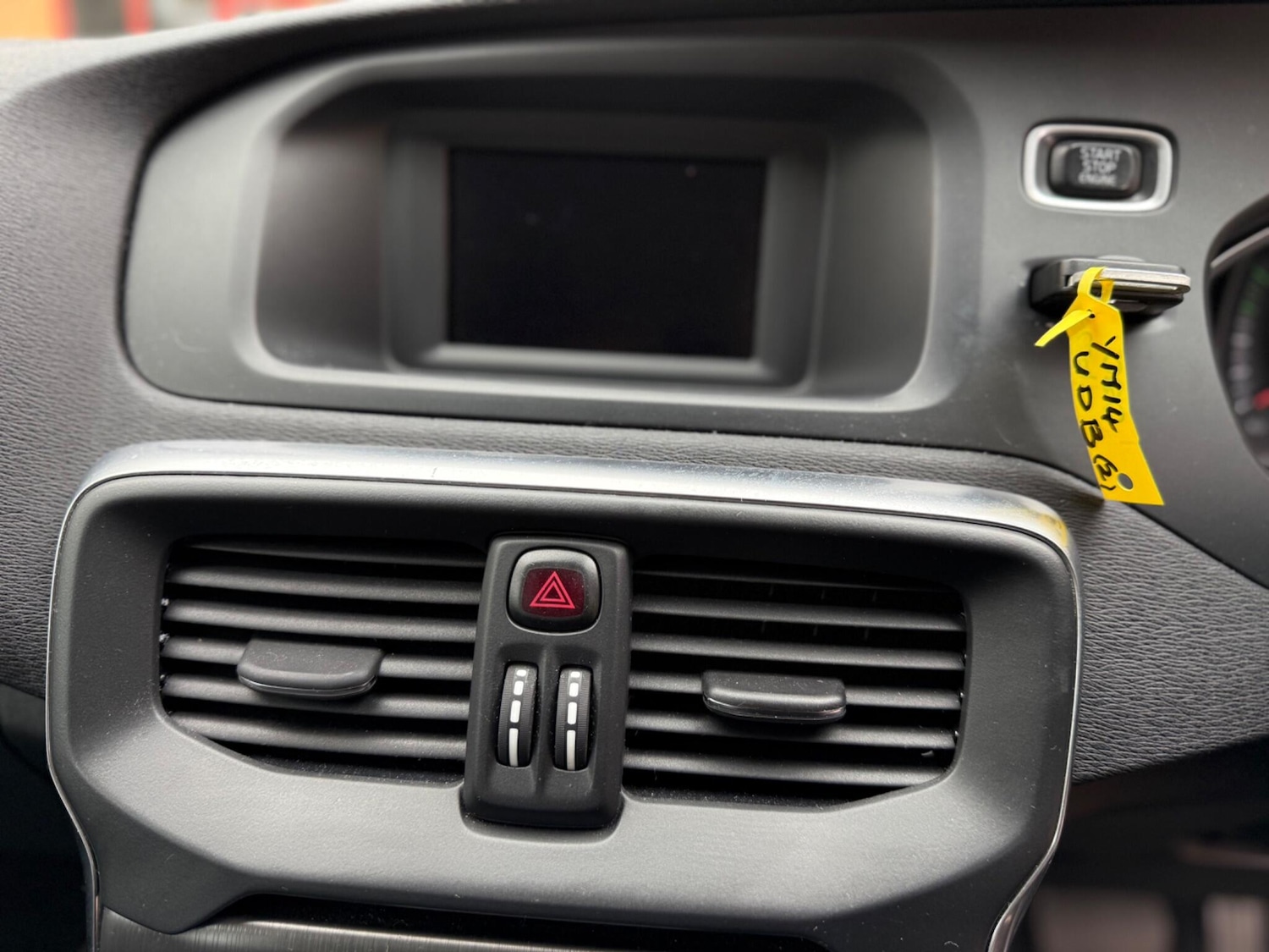 Used Volvo V40 2014 for sale - 76484503: Photo 30