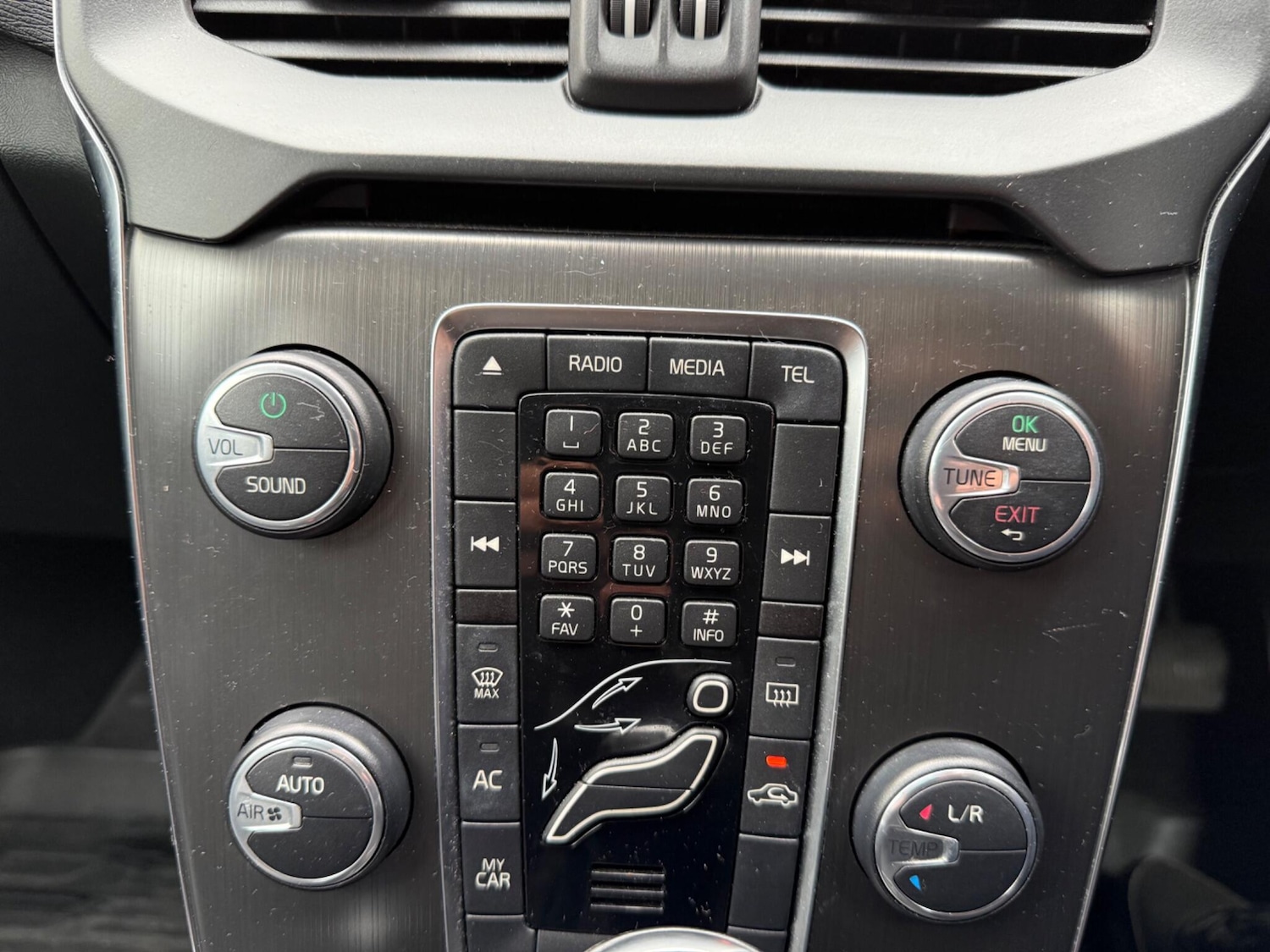 Used Volvo V40 2014 for sale - 76484503: Photo 31