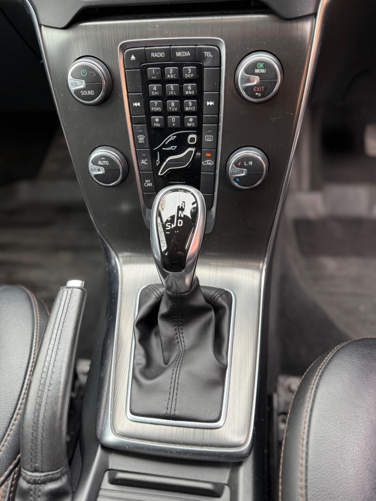 Used Volvo V40 2014 for sale - 76484503: Photo 32