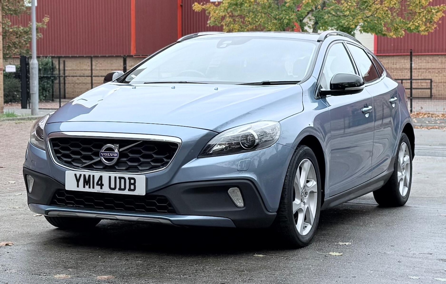 Used Volvo V40 2014 for sale - 76484503: Photo 4