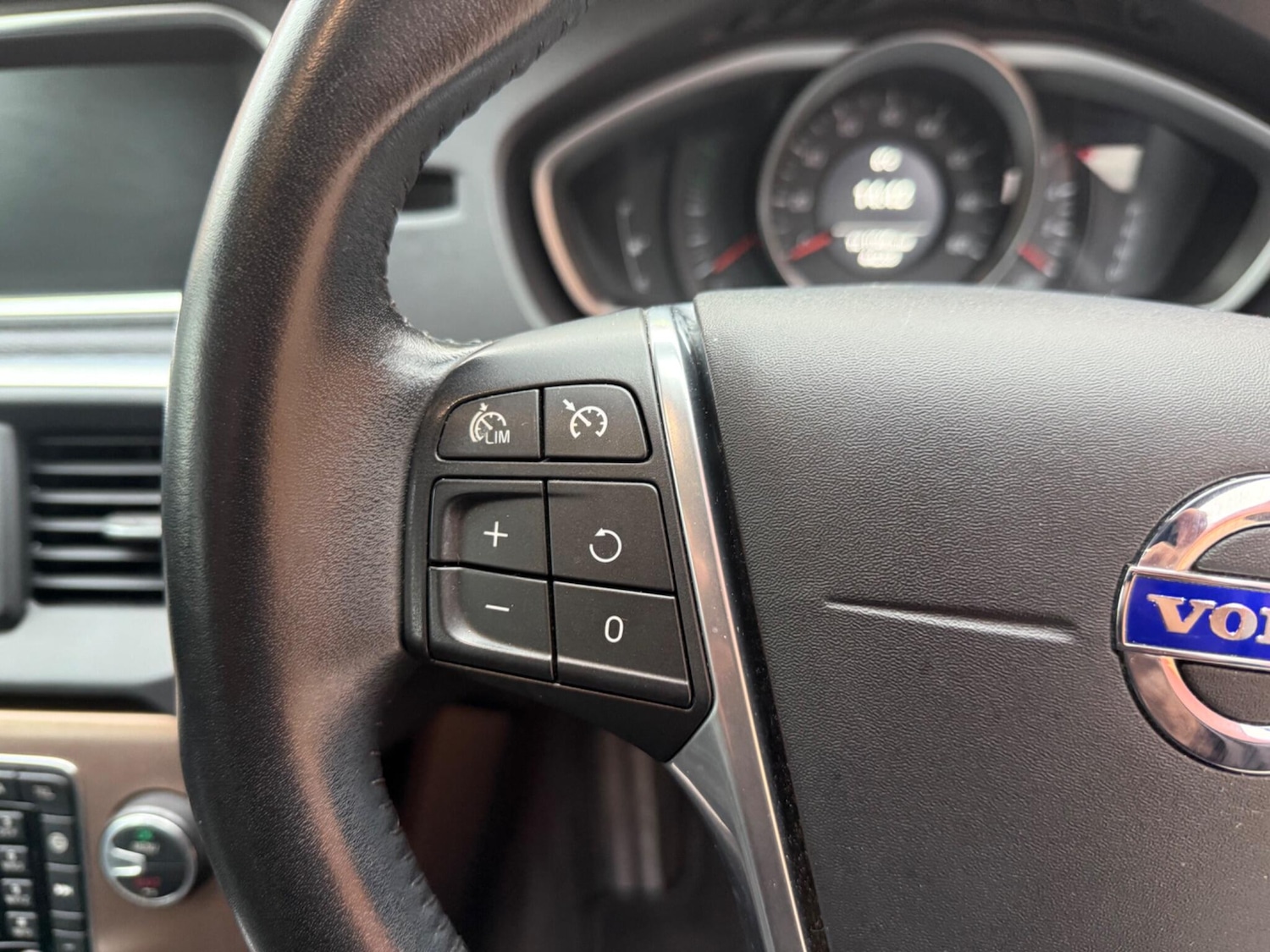 Used Volvo V40 Cross Country 2016 for sale - 76549420: Photo 25