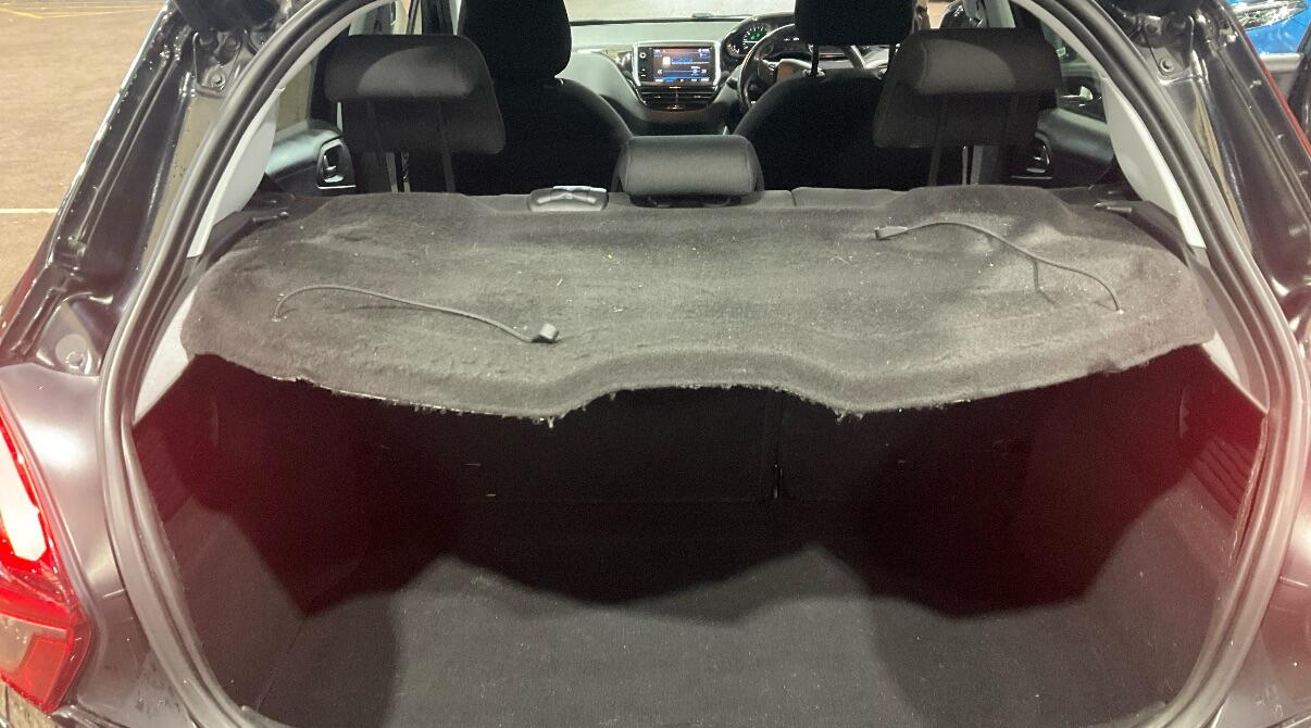 Used Peugeot 208 2017 for sale - 76671382: Photo 11