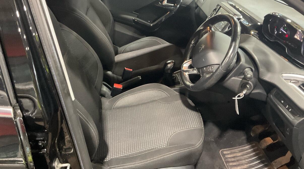 Used Peugeot 208 2017 for sale - 76671382: Photo 2