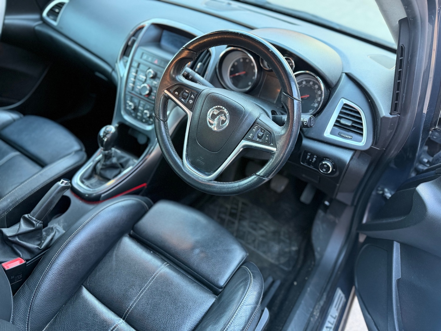 Used Vauxhall Astra 2013 for sale - 77891704: Photo 2