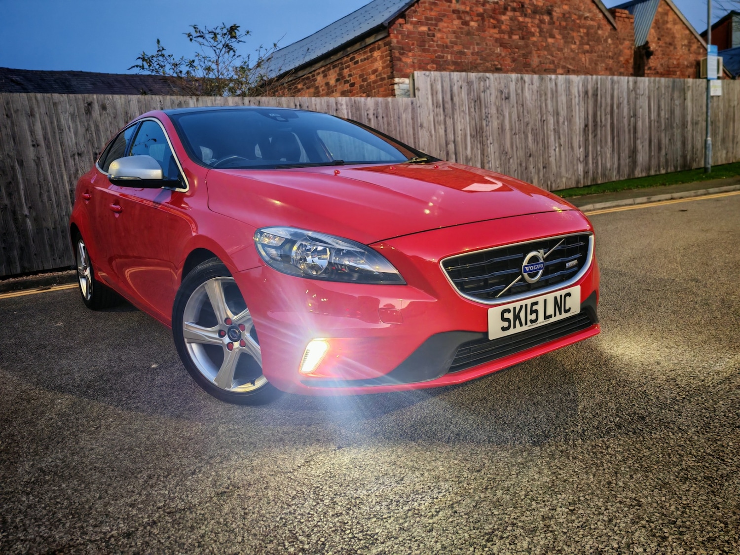 Used Volvo V40 2015 for sale - 76640695: Photo 1