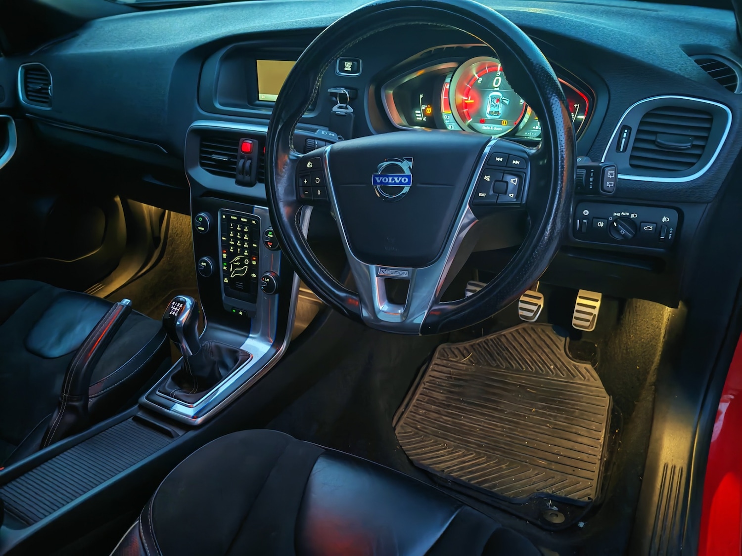 Used Volvo V40 2015 for sale - 76640695: Photo 10